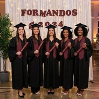 Beca para formatura adulto