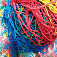 Rede de proteção lateral colorida para camas elásticas. Disponível em todos os tamanhos de cama elá