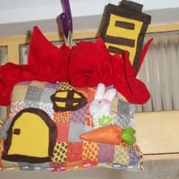 casinha de coelho frente e verso ( pinduricalho) r$25,00