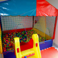 Piscina de Bolinha com Escorregador