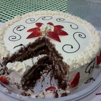 bolo chocolate com morango