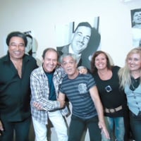 A partir da esquerda: Cirilo Reis, locutor do programa Musishow, Ed Wilson, Cacá, Tania e Adriana