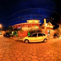 Fachada de um centro de convenções e eventos