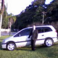 Zafira c/ até 6 lugares.
