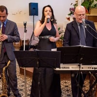 Trio SRM, especializados em cerimônias de casamentos.
Temos sax, violino, teclado, flauta transver