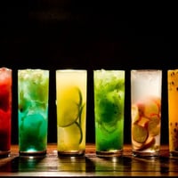 variedade de drinks com frutas