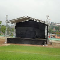 Palco com cobertura