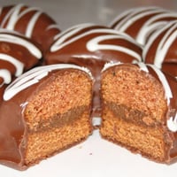 Pão de mel recheado com doce de leite ou brigadeiro