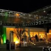 Estrutura box truss Q20 e/ou Q30 com sonorização/ iluminação alem de buffet completo.