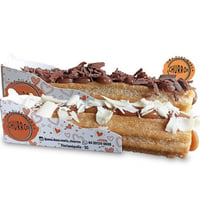 Churros com recheio e cobertura de brigadeiro e raspas de chocolate ao leite;
Churros com recheio e