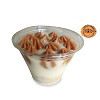 Farofa de bolacha caseira + mousse de limão com cobertura de gotas de doce de leite