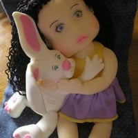 boneca de biscuit com aplicação de cabelos de boneca
