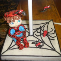abajur menino aranha