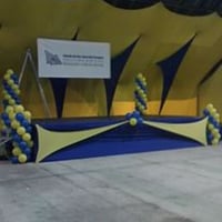 Decoração com tecidos, nem parece um galpão antigo!