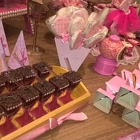 Mesa Principal com doces Personalizados.