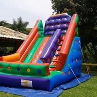 TOBOGÃ NOVO E LIMPO