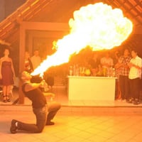 Pirofagia - performance com fogo...