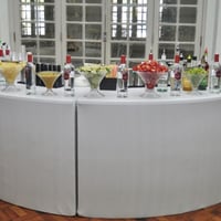 Lindo open bar branco para a confraternização de final de ano de empresa...
