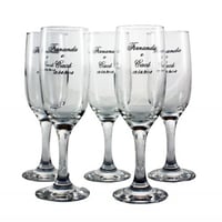 Taças de Champagne personalizadas com nomes do casal. Excelente opção de Lembrancinhas para convidad