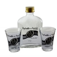 Conjunto de Cachaça personalizado com noivinhos e nomes do casal. Excelente opção de Lembrancinhas p