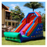 tobogã inflável disponível em aluguel de brinquedos para festa infantil em https://vrfestas.com.br