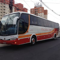 Ônibus super luxo 46 lugares.